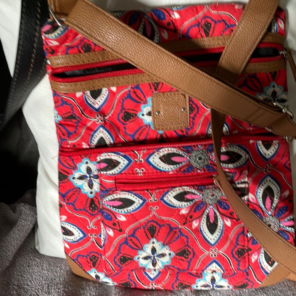 White mountain crossbody purse
